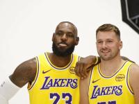 PG国际-包含詹姆斯与60激战巴塞罗那分钟，险胜胜负难料！，东契奇焦点对战观众掌声雷动的词条